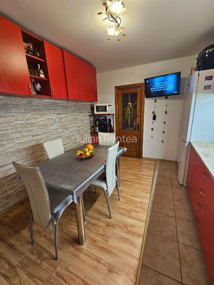 Vand apartament 3 camere, sos. Bucuresti - 12