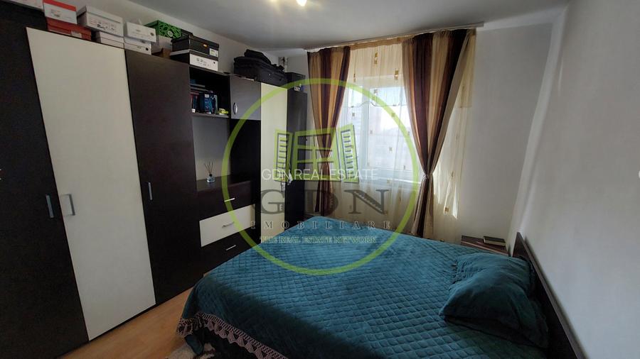 Apartament trei camere semidecomandat, etajul 5, Craiovita zona Niella - 3