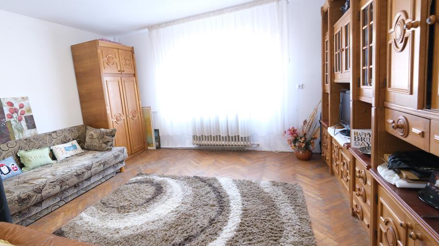 Vanzare casa D+P+1+pod si 519 mp teren in Piatra Neamt compusa din 2 apartamente