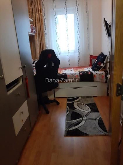 Vând apartament 2 camere Micro 3 ste Narciselor nr 4 - 7