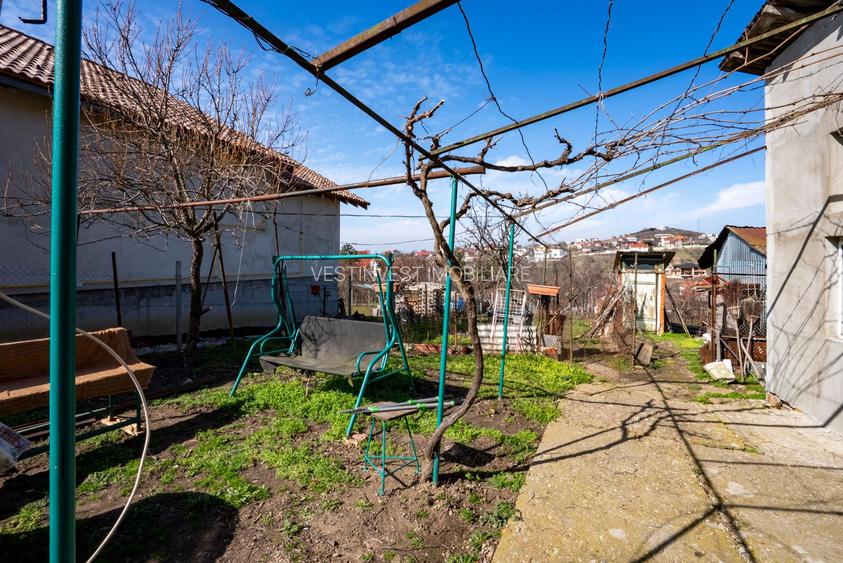 Casa de vanzare cu 2 camere si teren 1068 mp zona Renașterii - 2