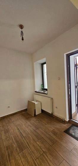 Inchiriez spatiu comercial cu alimentatie publica,26m,parter,Piata Mare,in curte