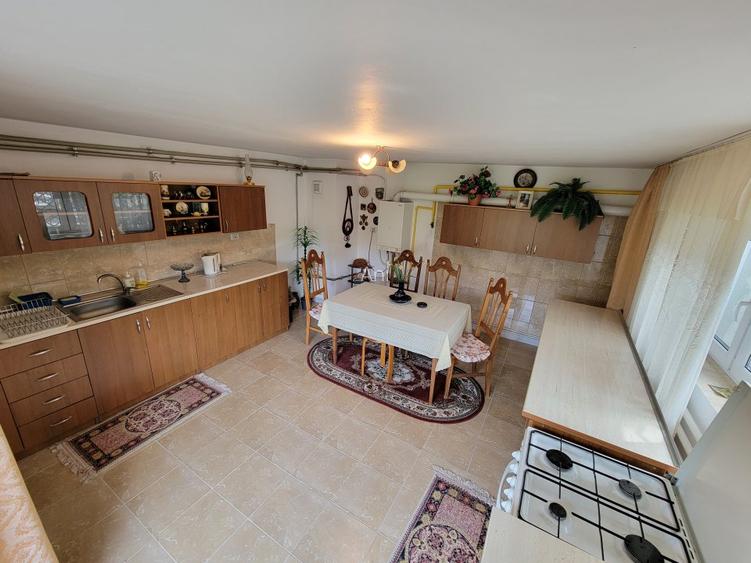 Casa de vanzare - Parter + Etj1 + Etj2 - 7