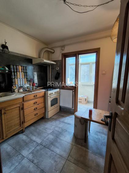 Apartament cu 2 camere zona Dorobanti stradal conf 1 decomandat etaj 1 din 4 - 8