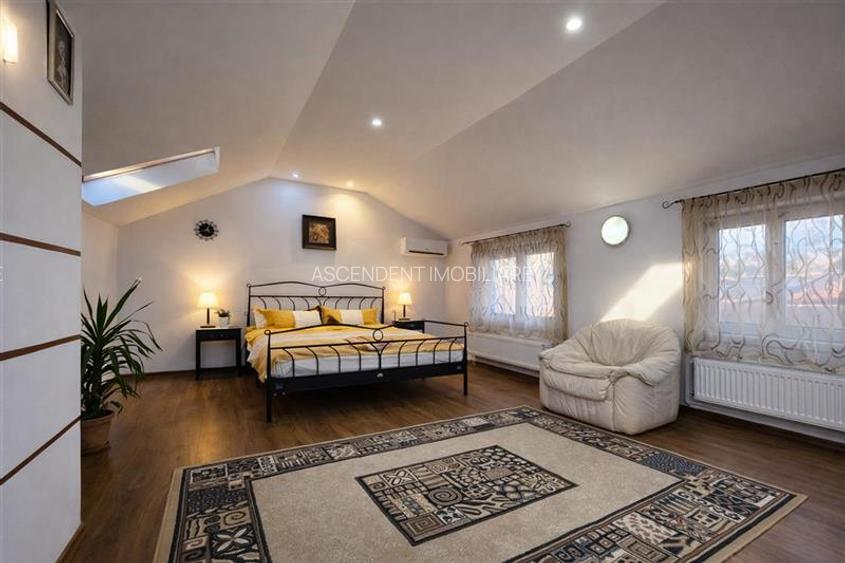 Casa Bartolomeu, pe doua nivele, stil deosebit, curte comuna - 2