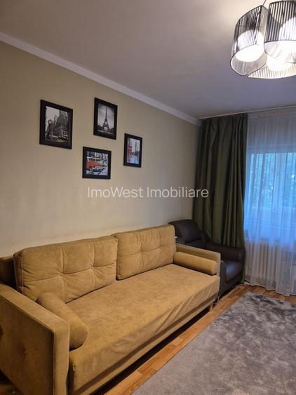 Aradului | 4 camere | Decomandat| Etaj intermediar | 3 balcoane si boxă - 3