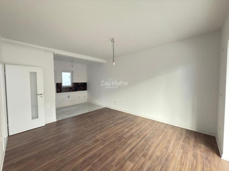 Asfalt. Spatiu pod. Balcon mare. - 3