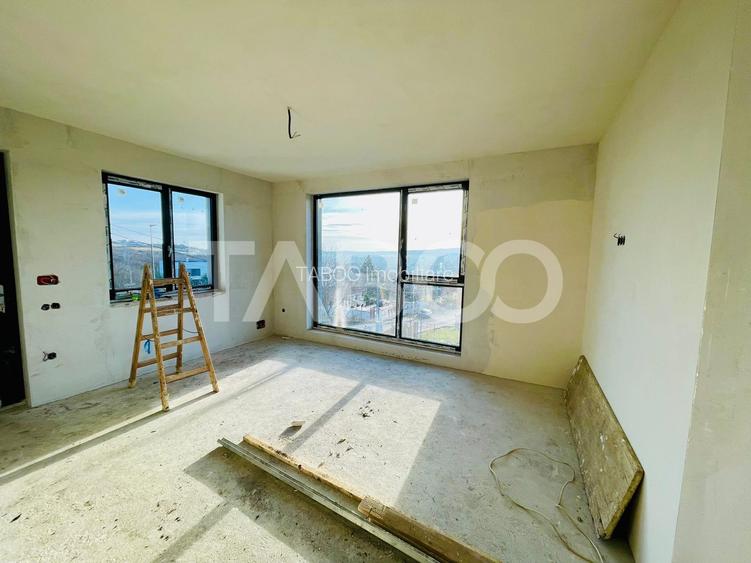 Duplex cu 2 garaje semifinisat de vanzare in cartierul Dambul Rotund - 3