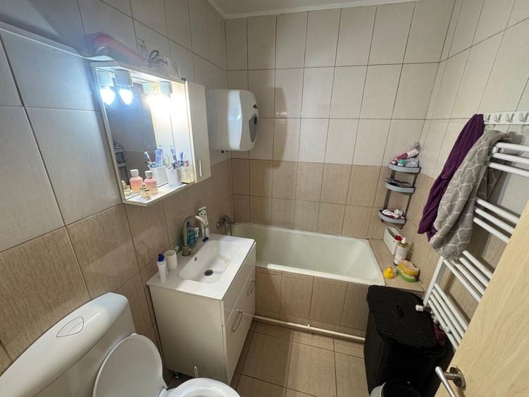 Apartament 2 camere zona Tomis 2 cu Centrala si Loc de Parcare