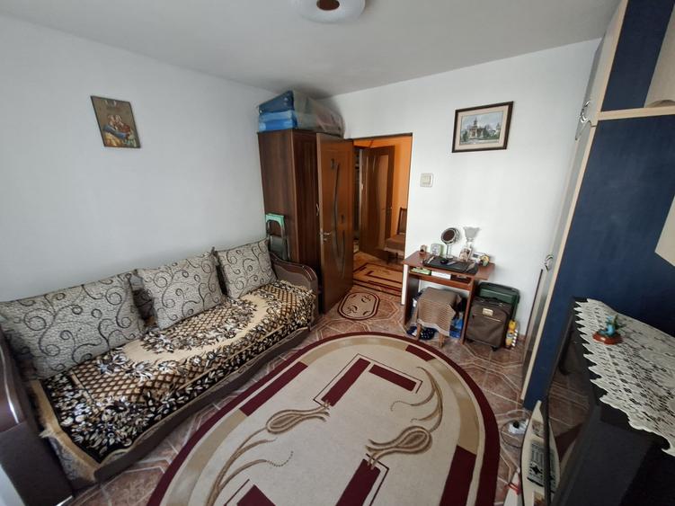 Apartament cu 2 camere decomandat, zona Nicolina