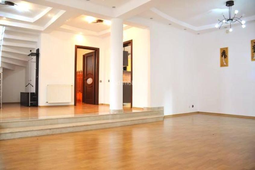 Locatie unica!  Inchiriere Vila superba langa parc, lac si stadionul din Targovi - 5