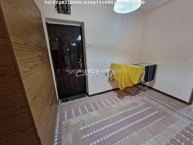 Apartament 3 camere, situat in Targu Jiu, Str. G-Ral Christian Tell - 11