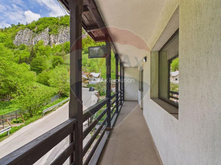 Pensiune/casa montană 9 camere în Dâmbovicioara, comision 0% - 5
