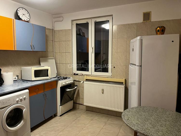 Apartament 2 camere decomandat, etaj 4, renovat, metrou 1 Decembrie 1918 - 9
