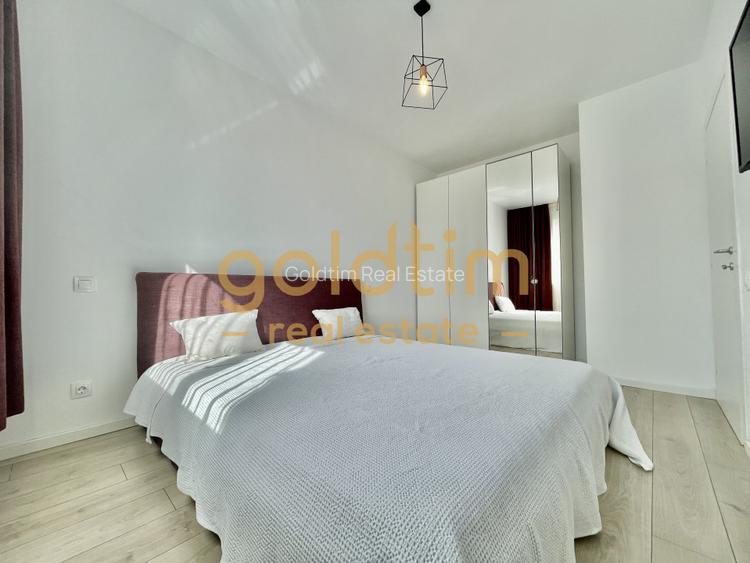 NOU/ PRIVELISTE SUPERBA/ SCOALA AMERICANA - 10