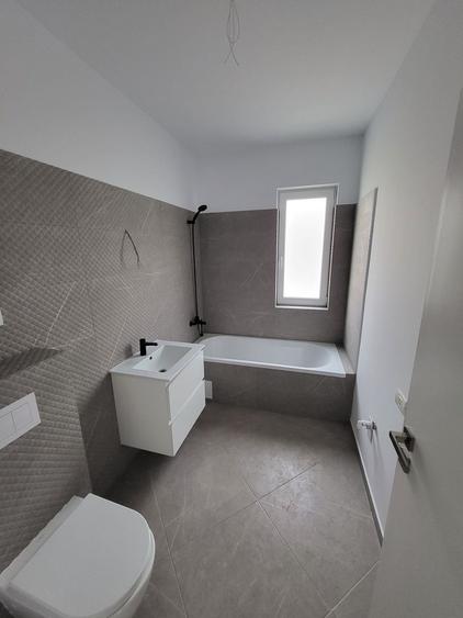Bloc Nou-Braytim. Langa Hotel Arizona. Decomandat. Bucatarie inchisa