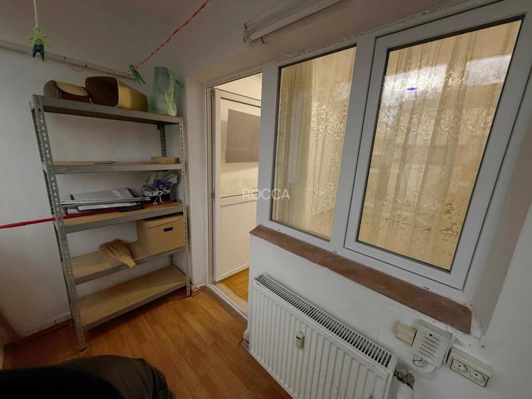 Apartament de 2 camere decomandat , spatios si cu centrala proprie- zona Dristor - 11