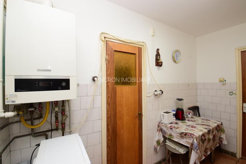 4 camere decomandat, centrală, boxă, etaj 1, 2 băi, Aleea Giurgeni - 1 Decembrie - 3