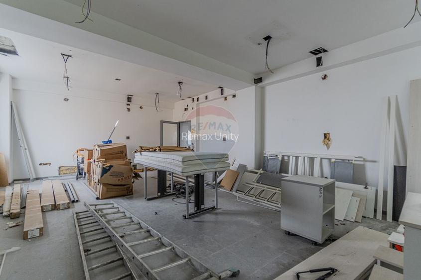 Cladire de 902 mp utili de vânzare, zona Grivitei - DN 13, COMISION 0 - 31