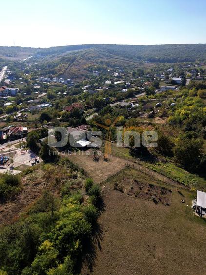 Teren de 1.247 mp cu priveliște spre Iași – liniște aproape de oraș