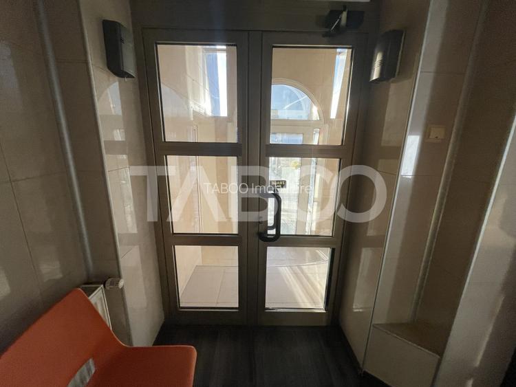 Spatiu comercial la strada 3 camere 150 mpu curte parcari Terezian - 5