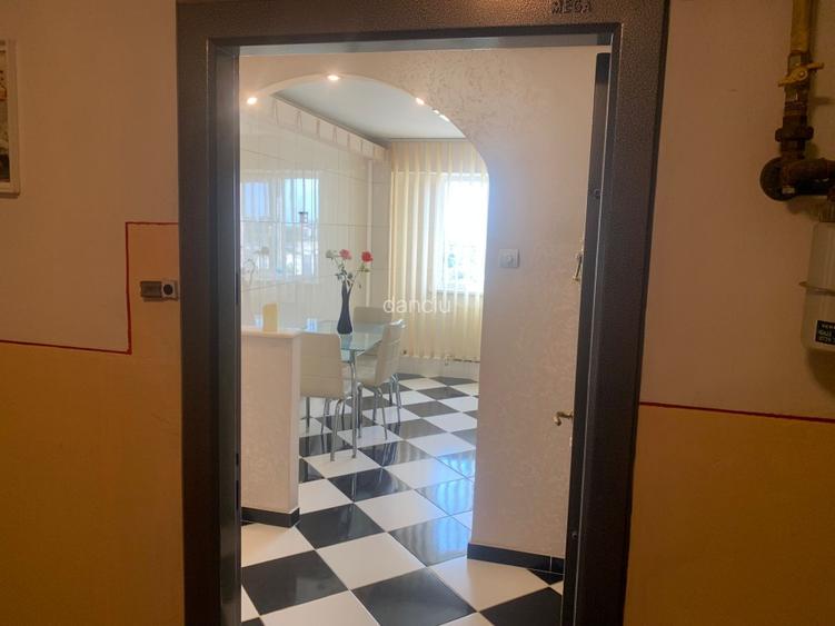 Proprietar apartament 3 camere, loc parcare - 3