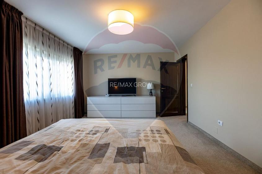 Casă/Vilă duplex cu 5 camere de vânzare, strada 9 Mai- zona Centrală - 12
