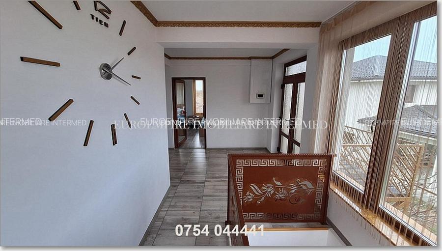 Vila+casa de vanzare zona Km 5 - 20