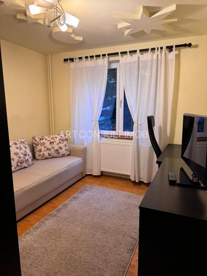 Teiul Doamnei |3 Camere | Et 2 | Balcon Inchis | Parcare  - 2