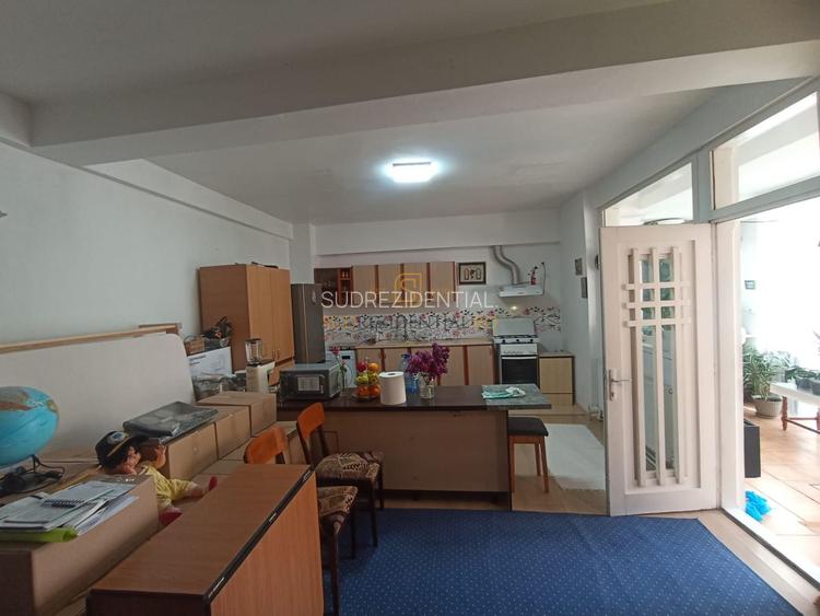 Casa spatioasa cu 7 camere, zona Bd. Brancoveanu, acces facil metrou - 19