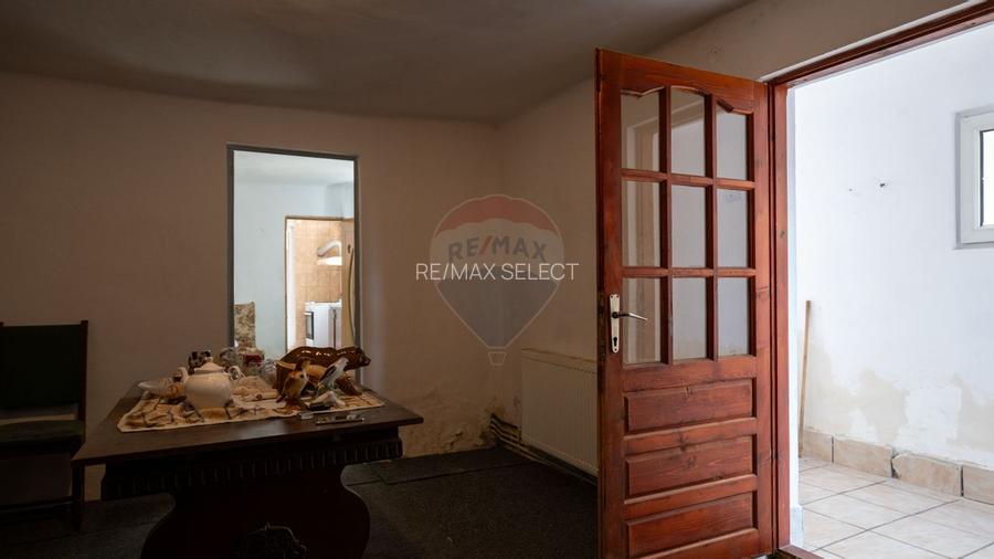Oferta - casă de vânzare  si teren 241 mp, în zona Andronache - 4