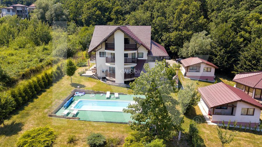 Vila exclusivista cu piscina si panorama de vis Cisnadioara - 35
