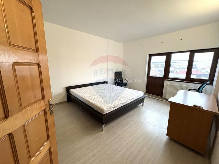 Casă / Vilă cu 5 camere de închiriat în zona Palazu Mare - 3