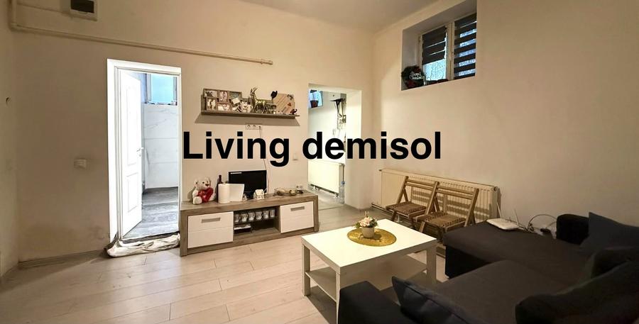 Liniște și intimitate în zona centrală–Apartament in vila, garaj+demisol