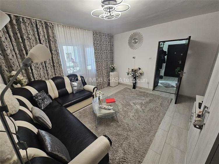 Resita, 3 Cam. Cf. 1, Et. 1, Bulevard, Micro 4 - 12