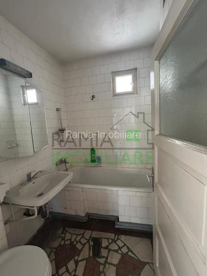 Casa cu 2 apartamente si teren generos-zona centrala, potential excelent! - 12