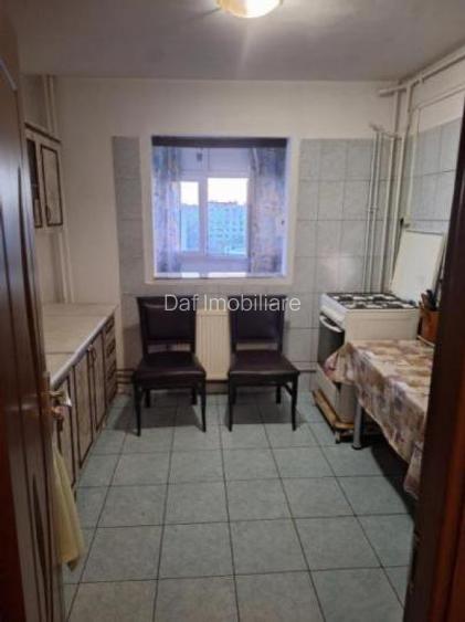 102000 euro -3camere-2bai -69mp- Sebastian - bloc 1982 - 14