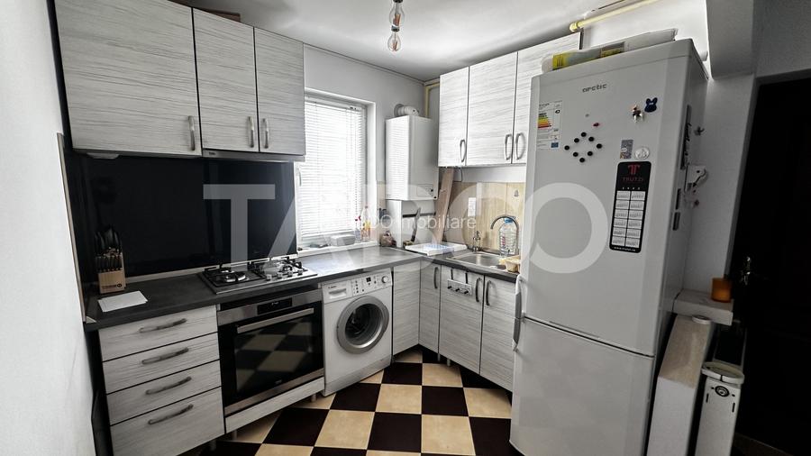 Apartament de vanzare decomandat 3 camere 50 mpu cu balcon Cisnadie - 3