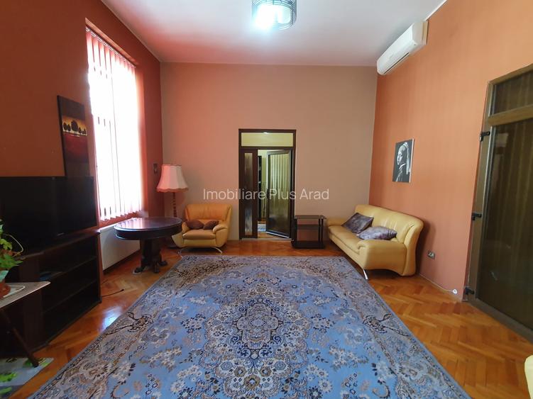 Vand apartament la casa ultracentral 3 camere etaj 1 - 2