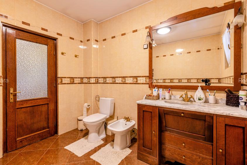 Vilă S+P+M, 2 fronturi stradale, ideală locuit/birouri/clinică, grădiniță, etc - 11