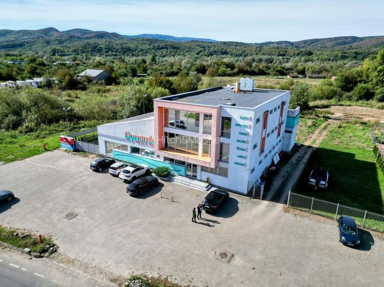 Clădire cu Spațiu Generos pentru Investiții Diverse - 3