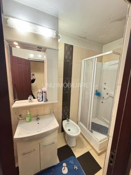 Etaj 2 - 4 camere decomandat - doua bai - doua balcoane - Dacia - 10