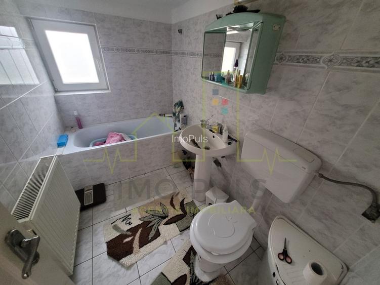 Casa in Ronat compartimentata in 2 apartamente cu intrari separate - 12