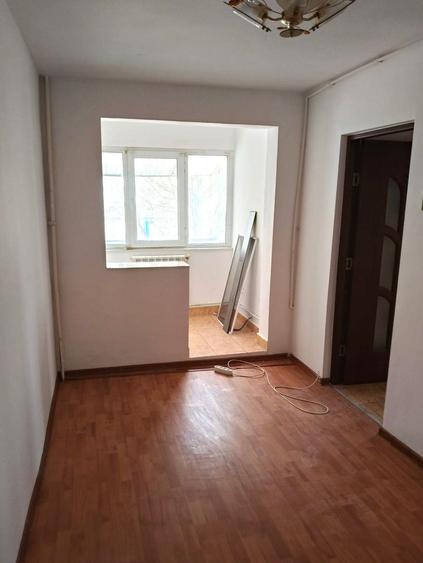 Apartament 4 camere semidecomandate, etaj 2 din 4 – Micro 39, Galați
