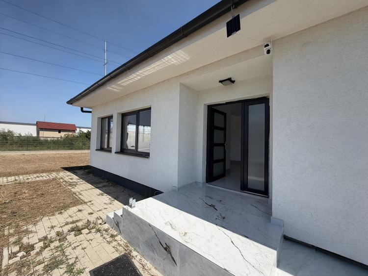 Casă individuală | 3 camere | 2 băi | 100 MP - 500 MP TEREN | Kaufland-Cetate