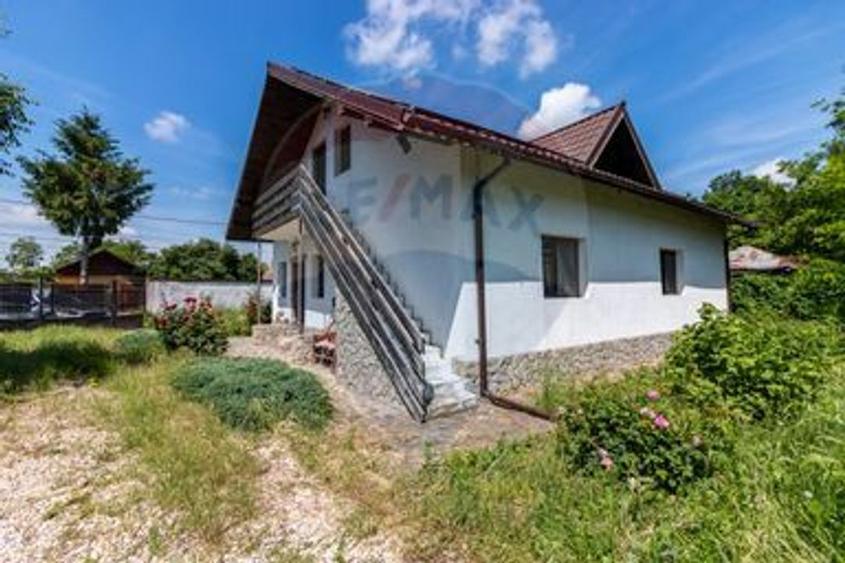 Vila spațioasă cu teren generos în Tomșani, Dâmbovita