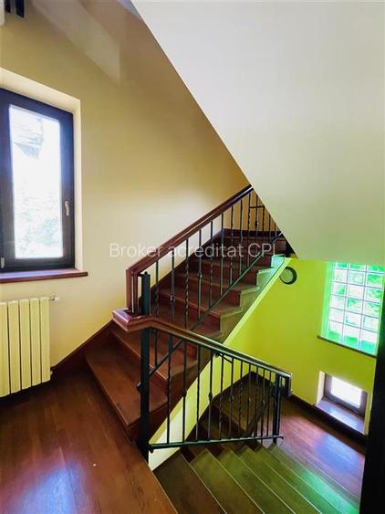 VANZARE VILA 8 CAMERE 652 mp teren zona Sisesti Sector 1 - 33