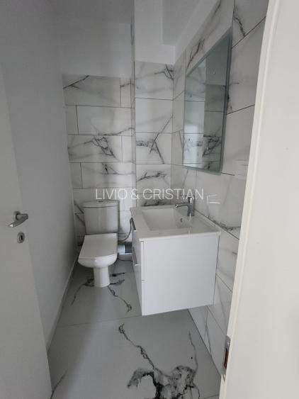 Decomandat 3 camere bloc nou et 3 Comision 0% - 7