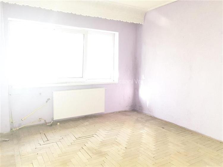 Apartament 2 camere, H-uri  Gara, et. 3 - 7
