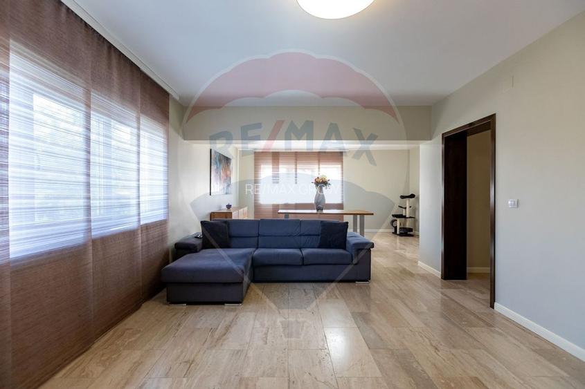 Casă/Vilă duplex cu 5 camere de vânzare, strada 9 Mai- zona Centrală - 3